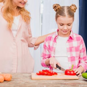 10-year-old-girl-chopping-bell-pepper